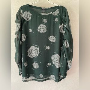 Ann Taylor green floral blouse with long cinched sleeves & sheer overlay, large